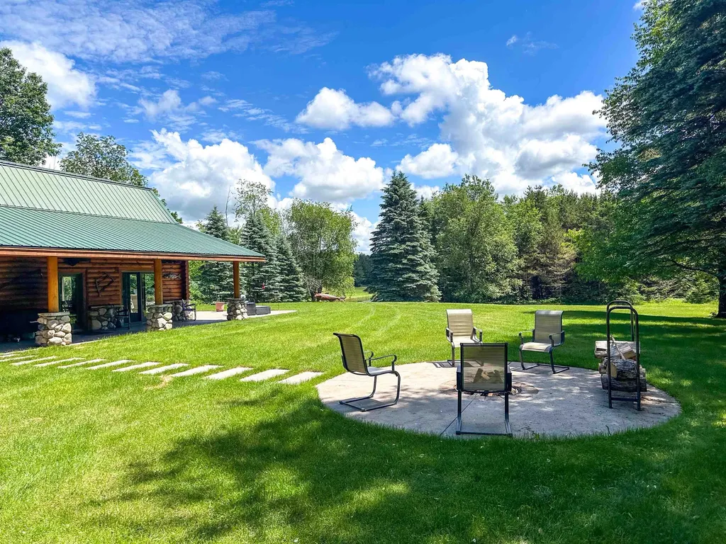 8157 NW Kellogg Road Clearwater Township MI 49612