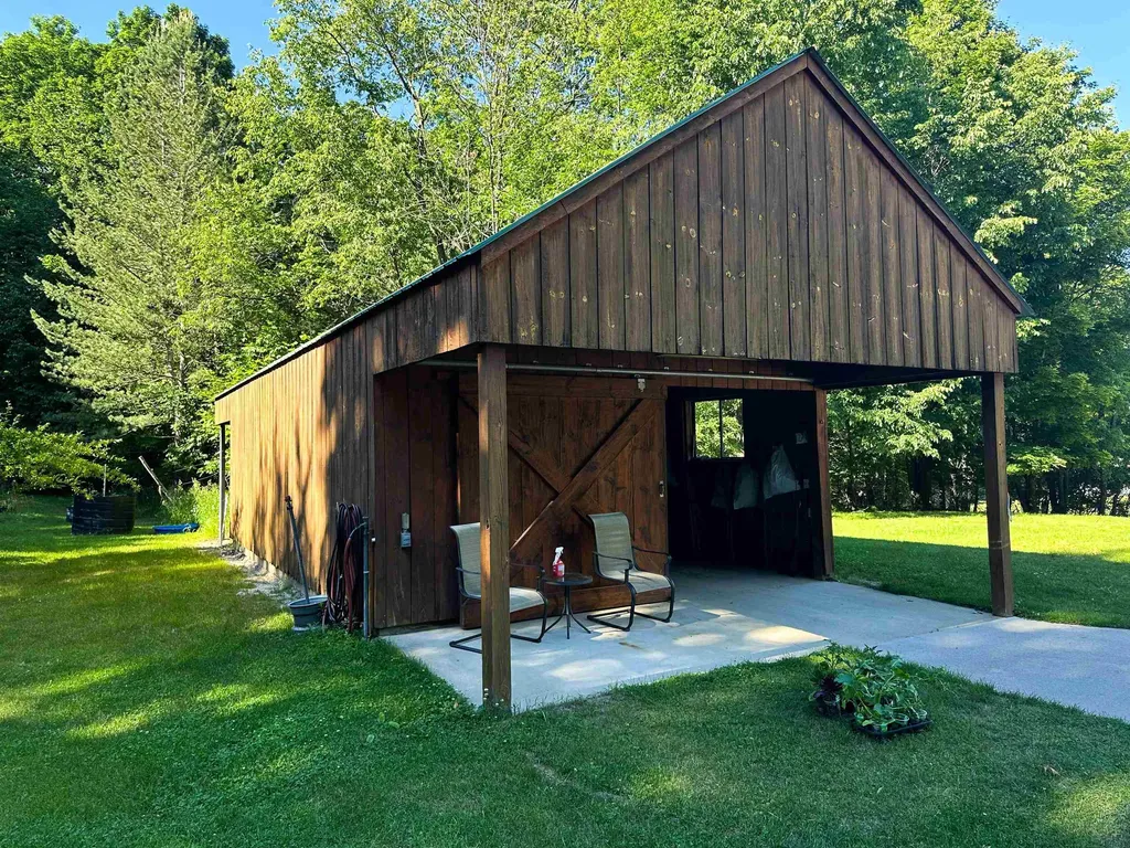 8157 NW Kellogg Road Clearwater Township MI 49612