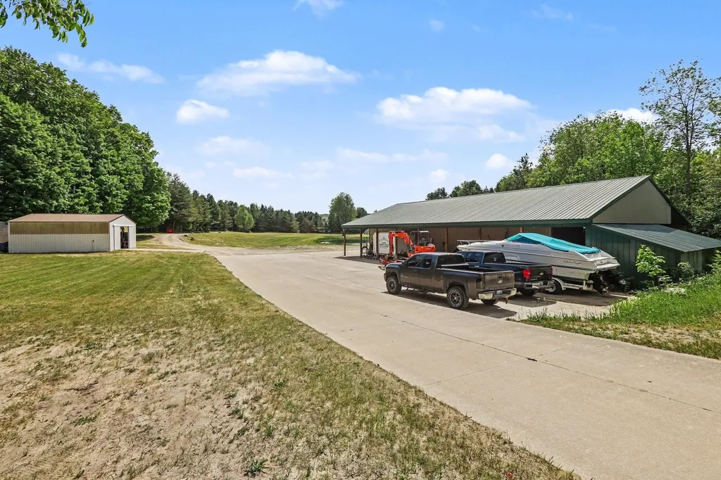 8157 NW Kellogg Road Clearwater Township MI 49612