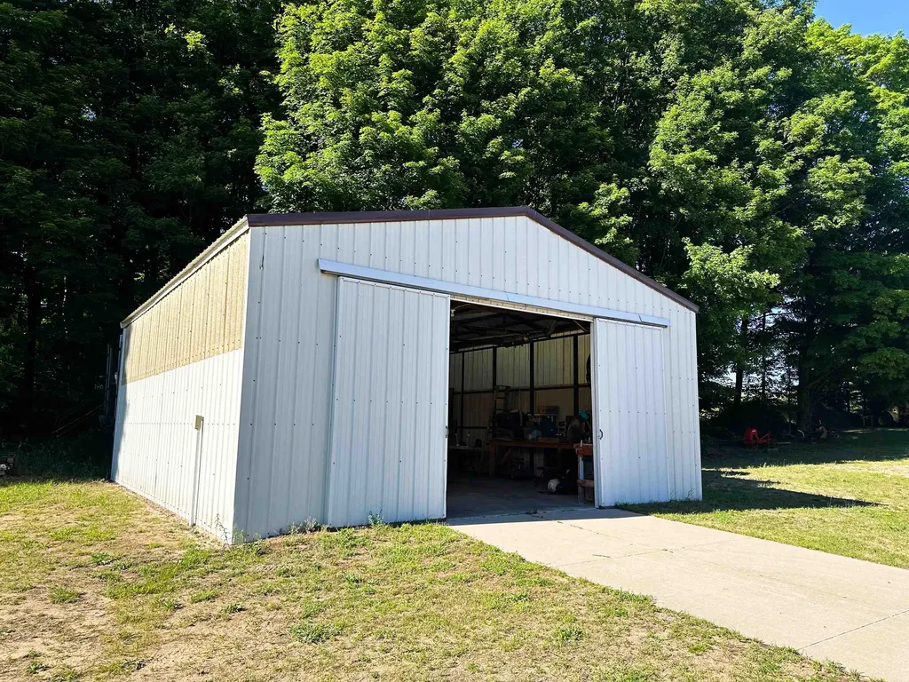 8157 NW Kellogg Road Clearwater Township MI 49612