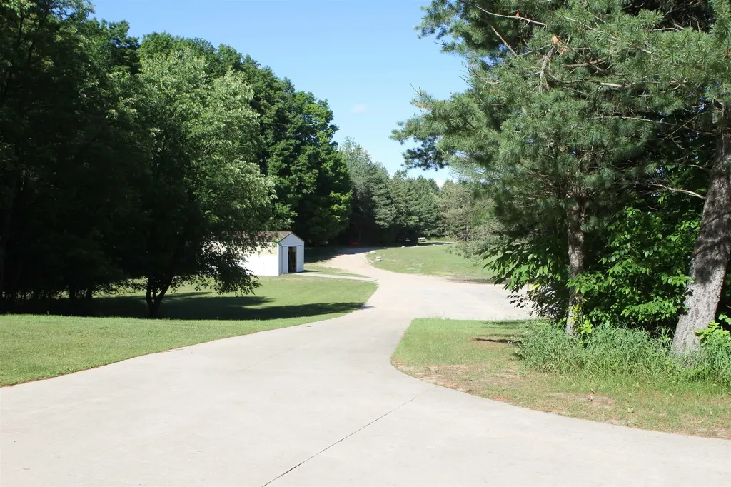 8157 NW Kellogg Road Clearwater Township MI 49612