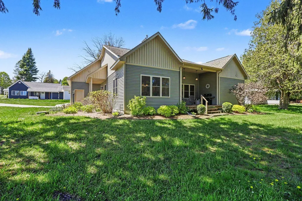 7774 E State Street Central Lake Township MI 49622
