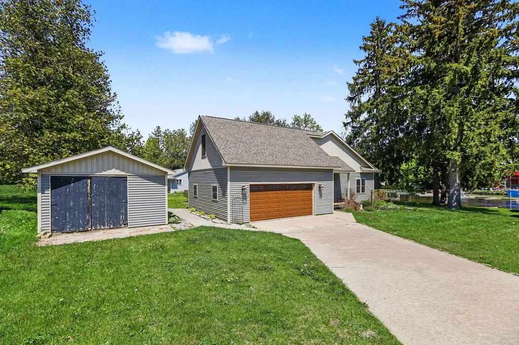7774 E State Street Central Lake Township MI 49622