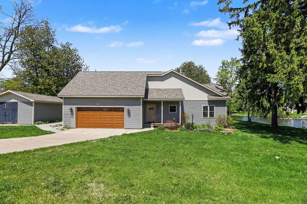 7774 E State Street Central Lake Township MI 49622