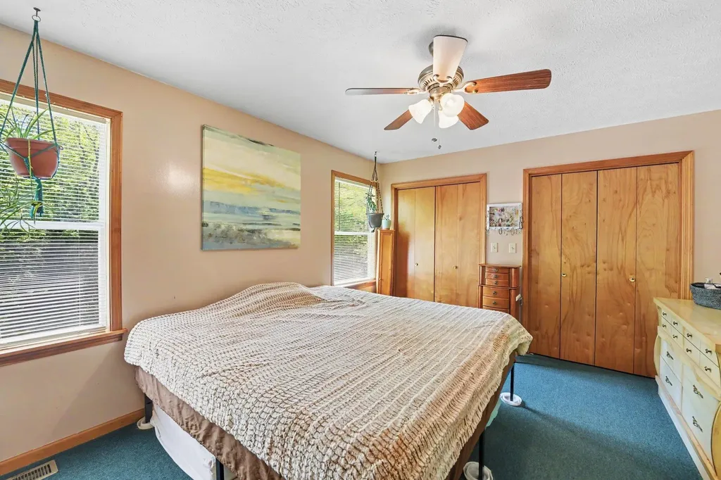 5218 Mitchell Road Central Lake Township MI 49622