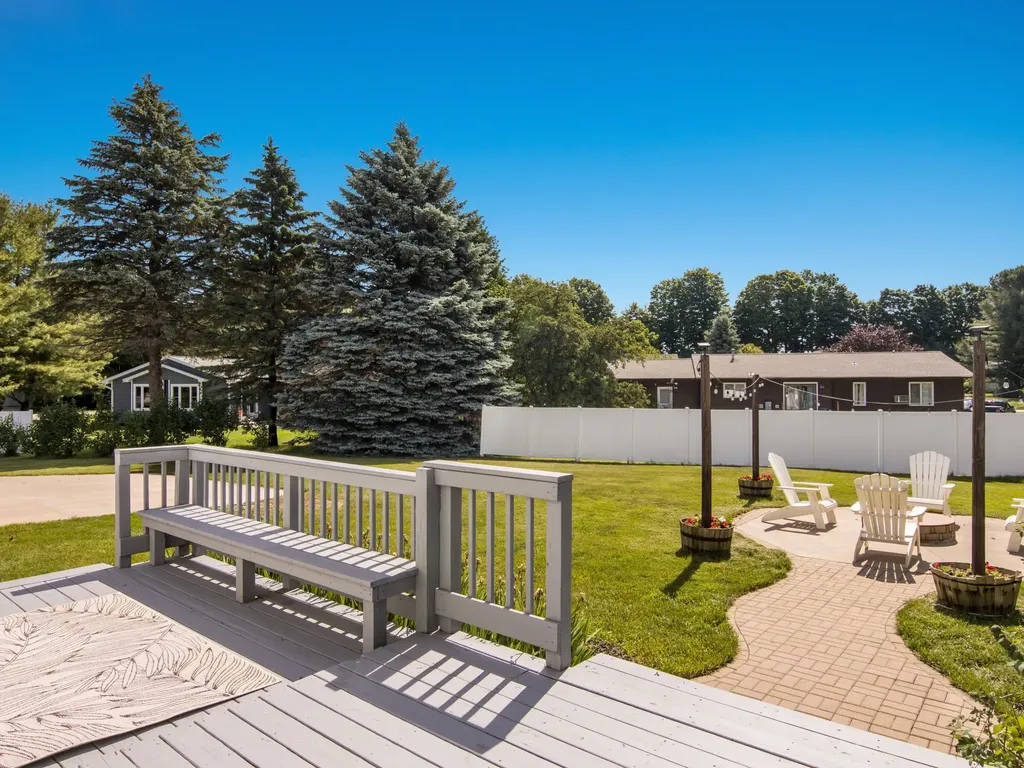 4434 Ridgemoor Drive Garfield Charter Township MI 49684