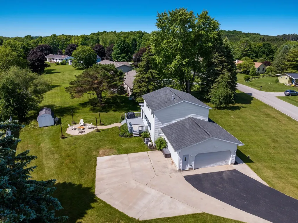 4434 Ridgemoor Drive Garfield Charter Township MI 49684