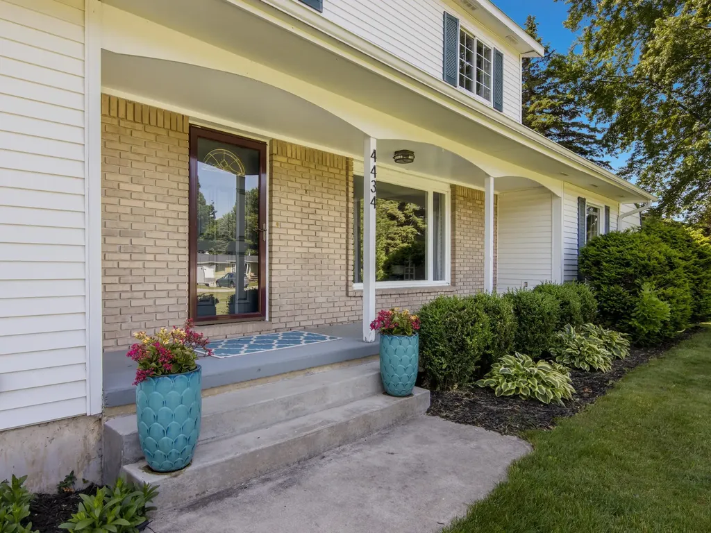4434 Ridgemoor Drive Garfield Charter Township MI 49684