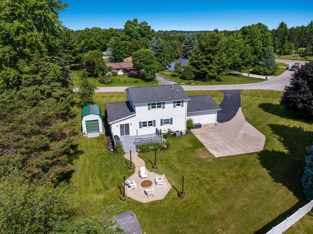 4434 Ridgemoor Drive Garfield Charter Township MI 49684
