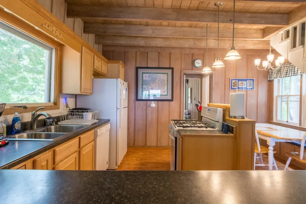530 E Harbor Highway Cleveland Township MI 49664