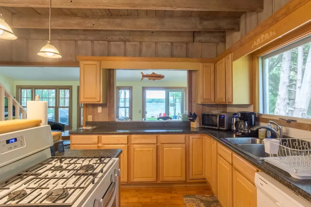 530 E Harbor Highway Cleveland Township MI 49664
