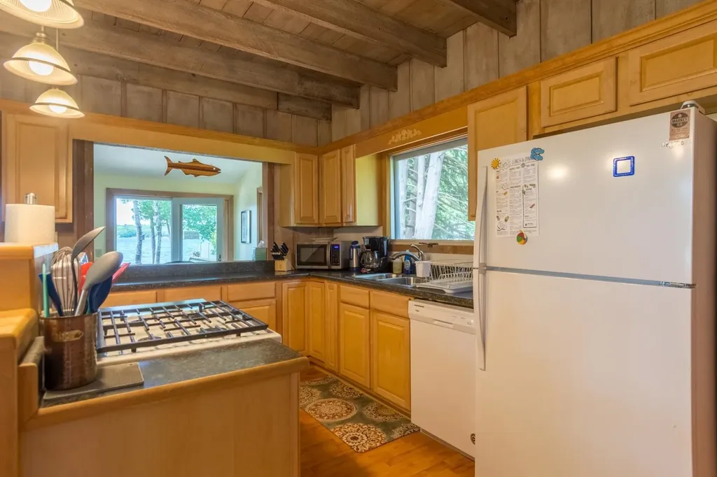 530 E Harbor Highway Cleveland Township MI 49664