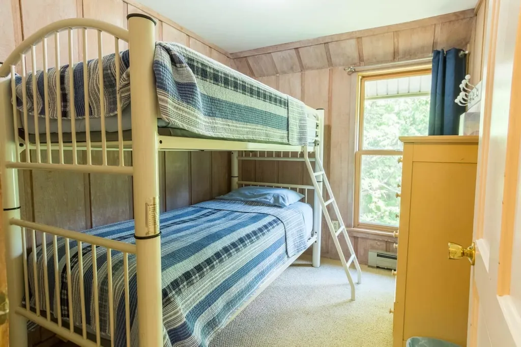 530 E Harbor Highway Cleveland Township MI 49664