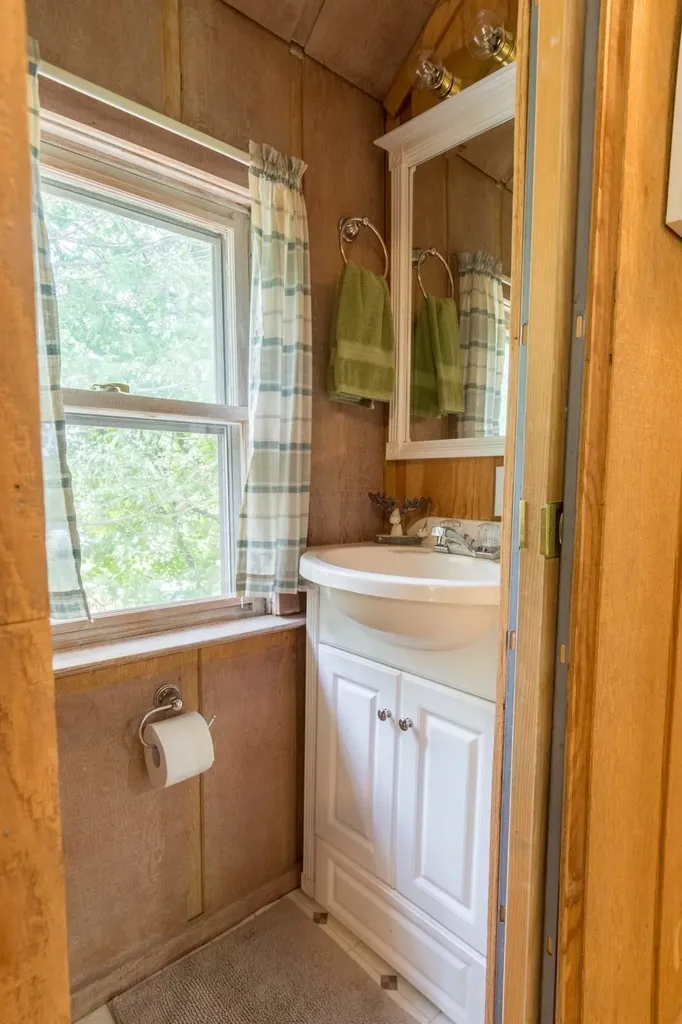 530 E Harbor Highway Cleveland Township MI 49664