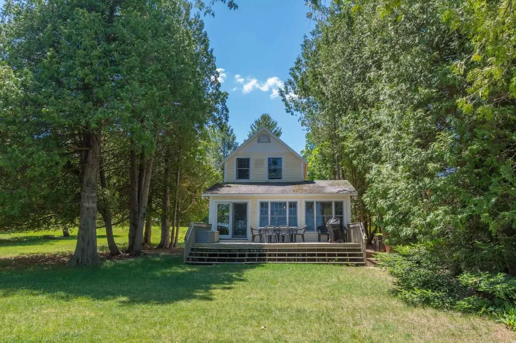 530 E Harbor Highway Cleveland Township MI 49664