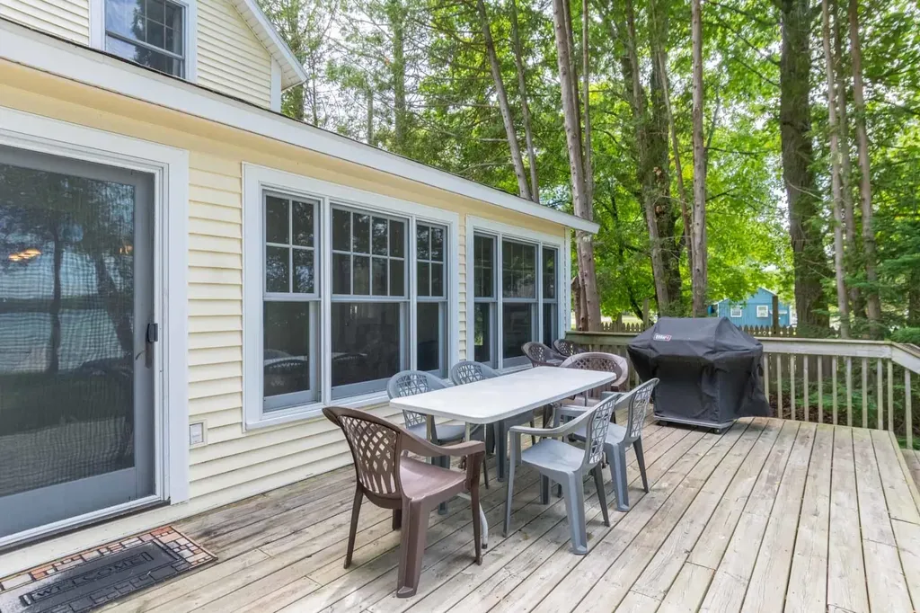 530 E Harbor Highway Cleveland Township MI 49664