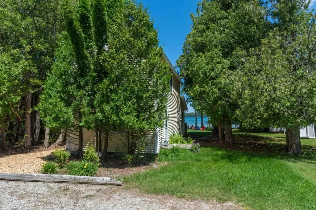 530 E Harbor Highway Cleveland Township MI 49664