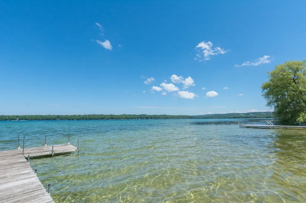 530 E Harbor Highway Cleveland Township MI 49664
