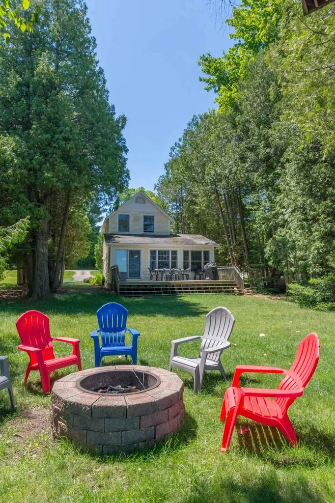 530 E Harbor Highway Cleveland Township MI 49664