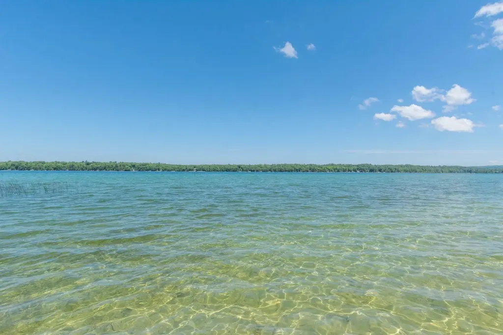 530 E Harbor Highway Cleveland Township MI 49664
