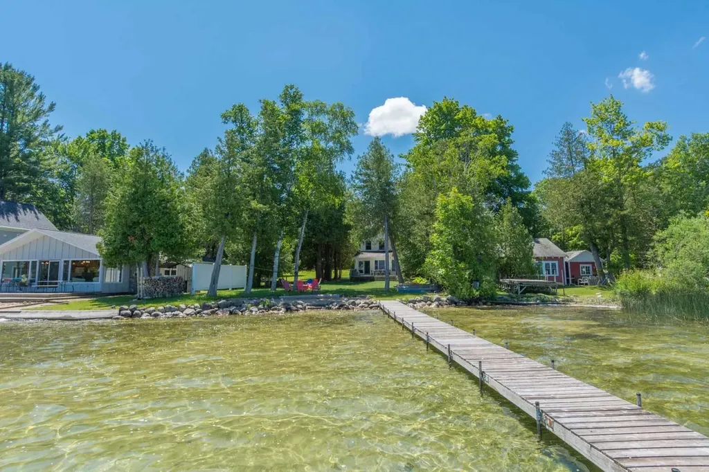 530 E Harbor Highway Cleveland Township MI 49664