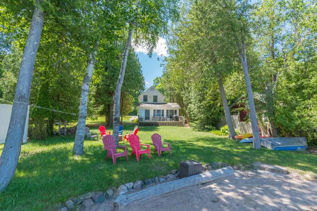 530 E Harbor Highway Cleveland Township MI 49664