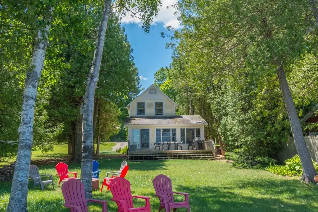 530 E Harbor Highway Cleveland Township MI 49664