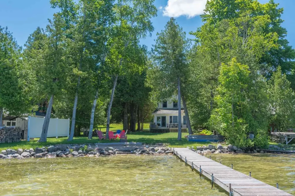 530 E Harbor Highway Cleveland Township MI 49664