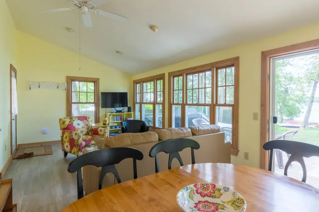 530 E Harbor Highway Cleveland Township MI 49664