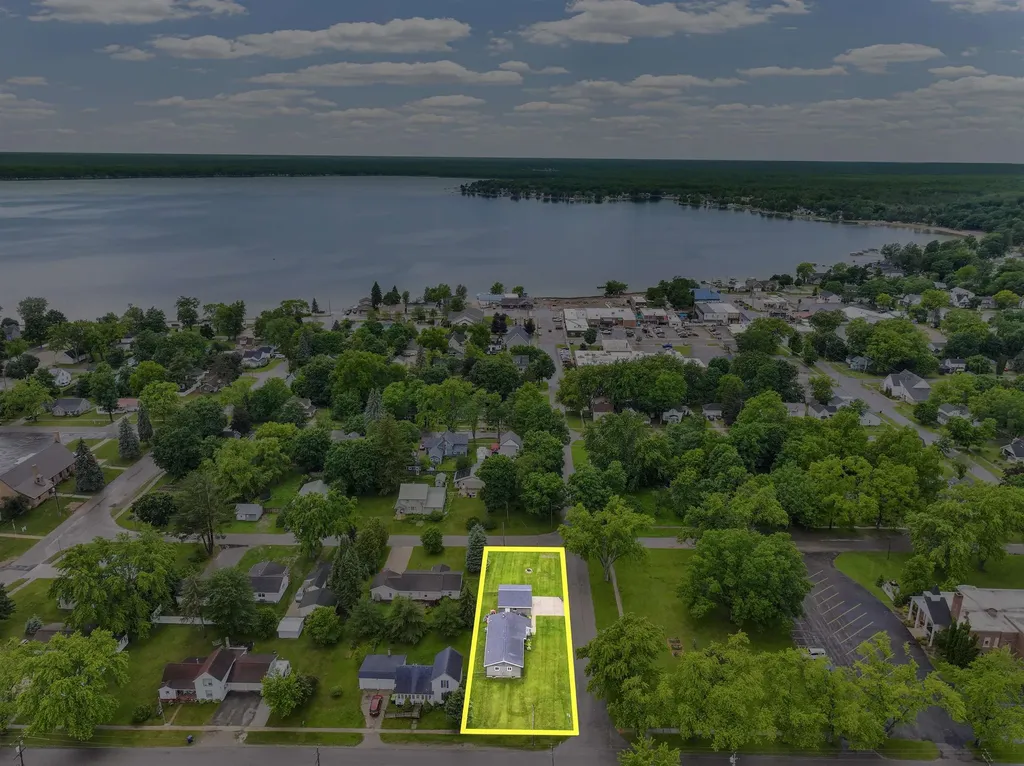 506 Prospect Street Lake City City MI 49651