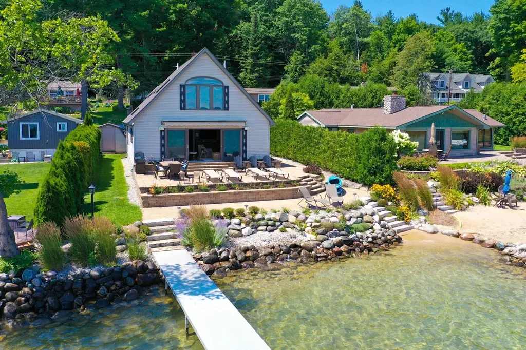 12511 SW Torch Lake Drive Milton Township MI 49676