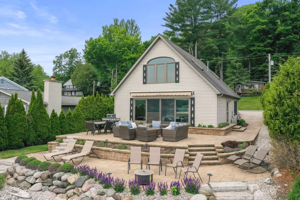 12511 SW Torch Lake Drive Milton Township MI 49676