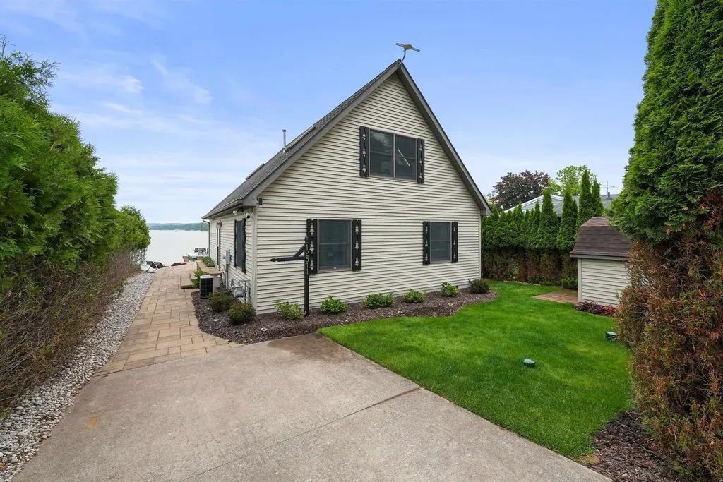 12511 SW Torch Lake Drive Milton Township MI 49676