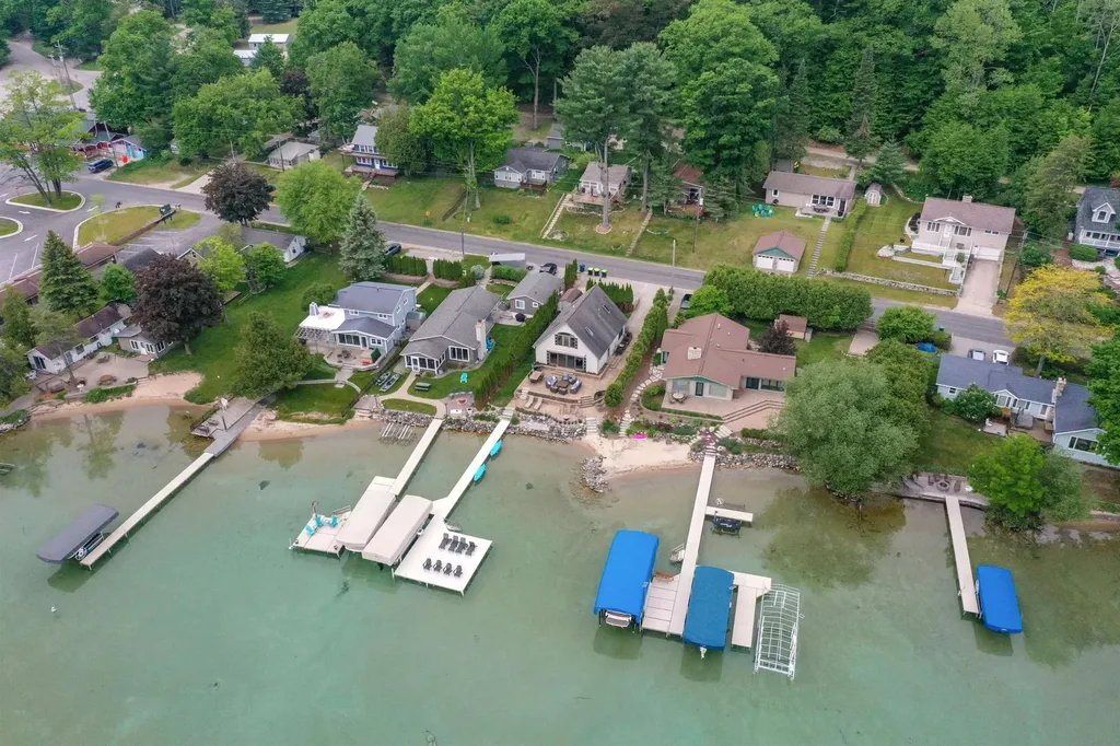 12511 SW Torch Lake Drive Milton Township MI 49676