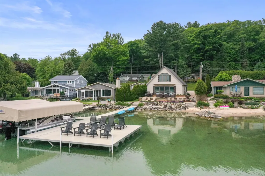 12511 SW Torch Lake Drive Milton Township MI 49676