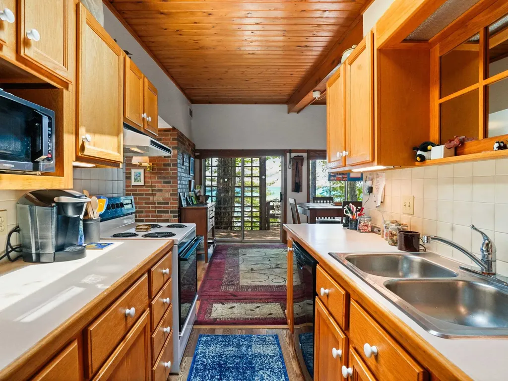 30520 East Side Drive Peaine Township MI 49782