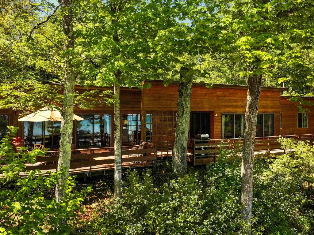 30520 East Side Drive Peaine Township MI 49782
