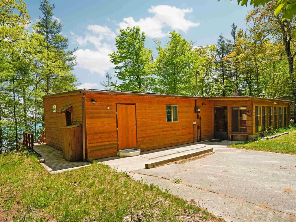 30520 East Side Drive Peaine Township MI 49782