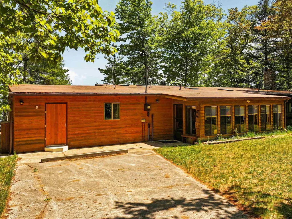 30520 East Side Drive Peaine Township MI 49782