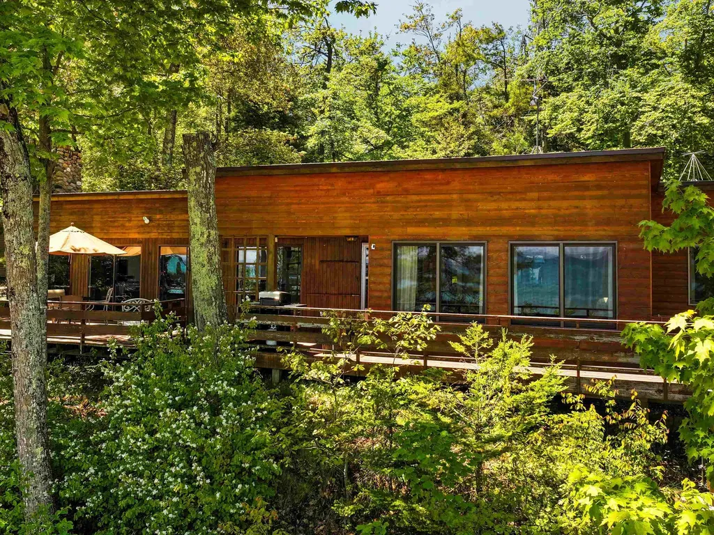 30520 East Side Drive Peaine Township MI 49782