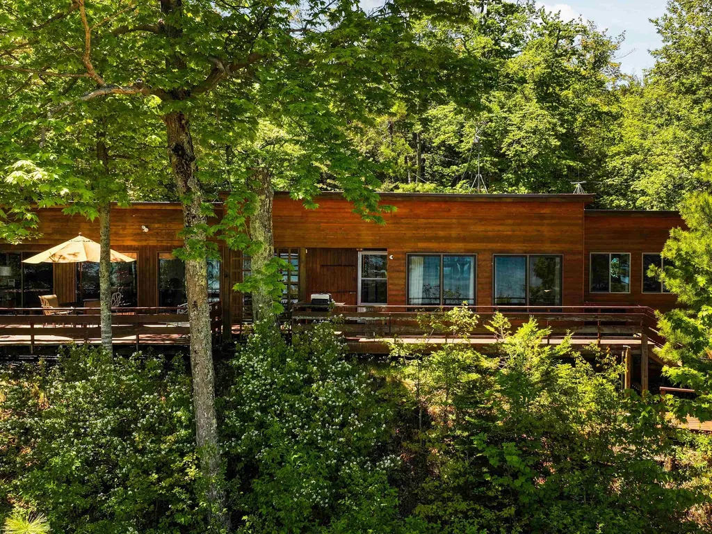 30520 East Side Drive Peaine Township MI 49782