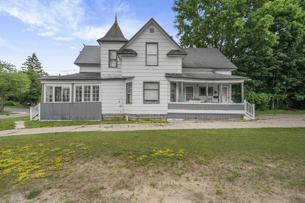411 S Simons Street Cadillac City MI 49601