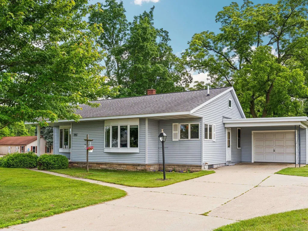 106 N Brownson Paradise Township MI 49649
