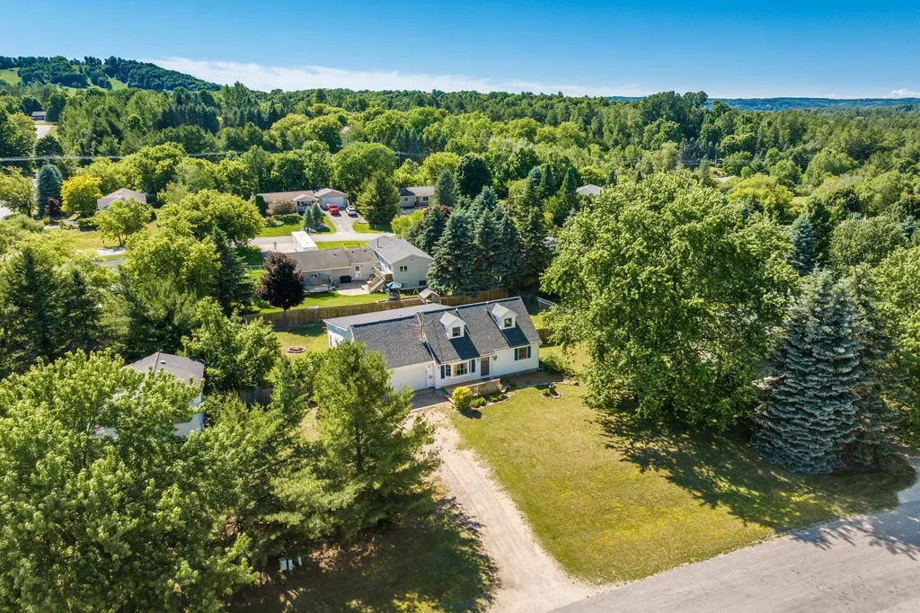 10530 S Walnut Drive Elmwood Charter Township MI 49684