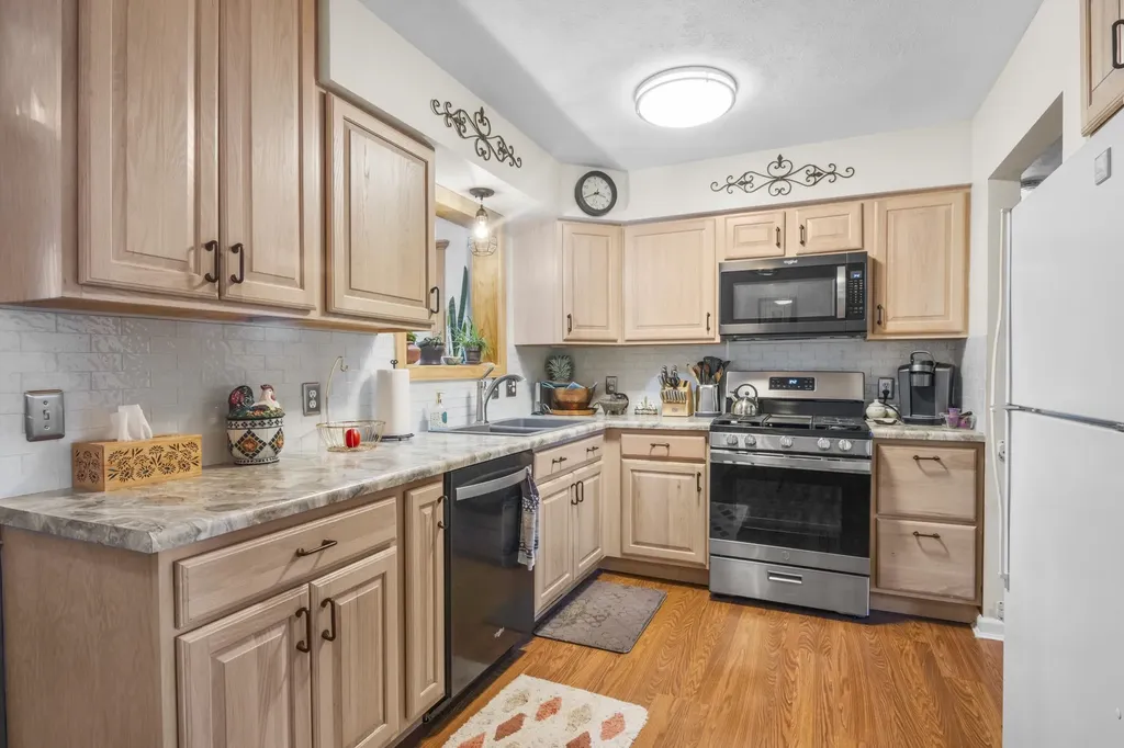 10530 S Walnut Drive Elmwood Charter Township MI 49684