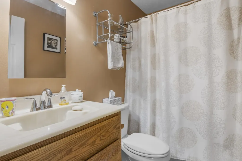 10530 S Walnut Drive Elmwood Charter Township MI 49684
