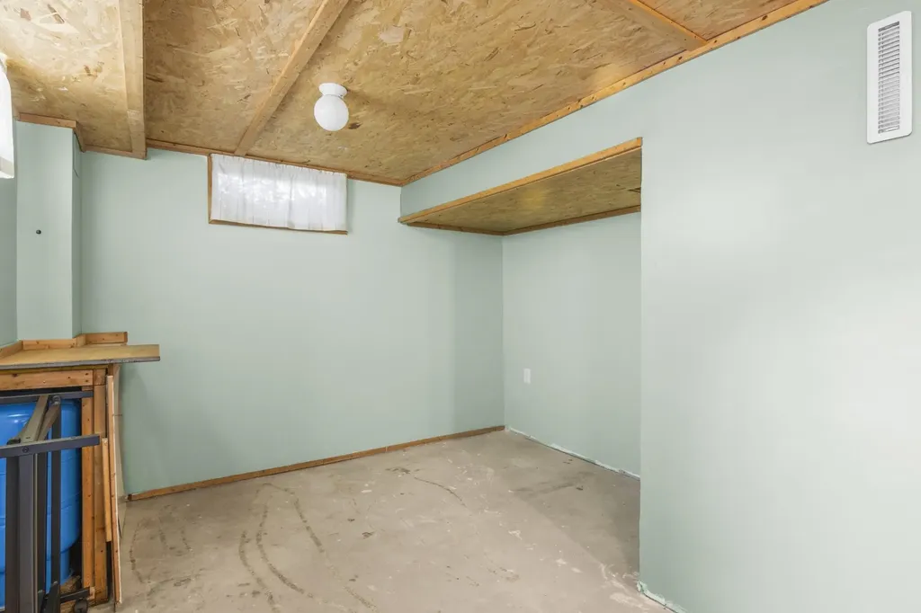10530 S Walnut Drive Elmwood Charter Township MI 49684
