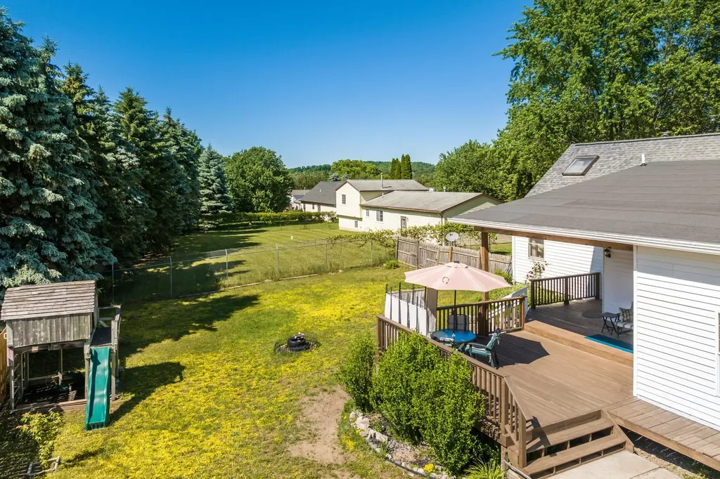 10530 S Walnut Drive Elmwood Charter Township MI 49684