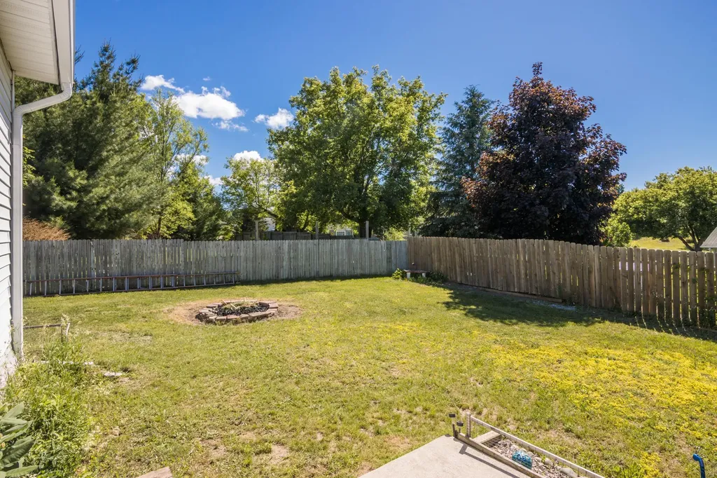 10530 S Walnut Drive Elmwood Charter Township MI 49684