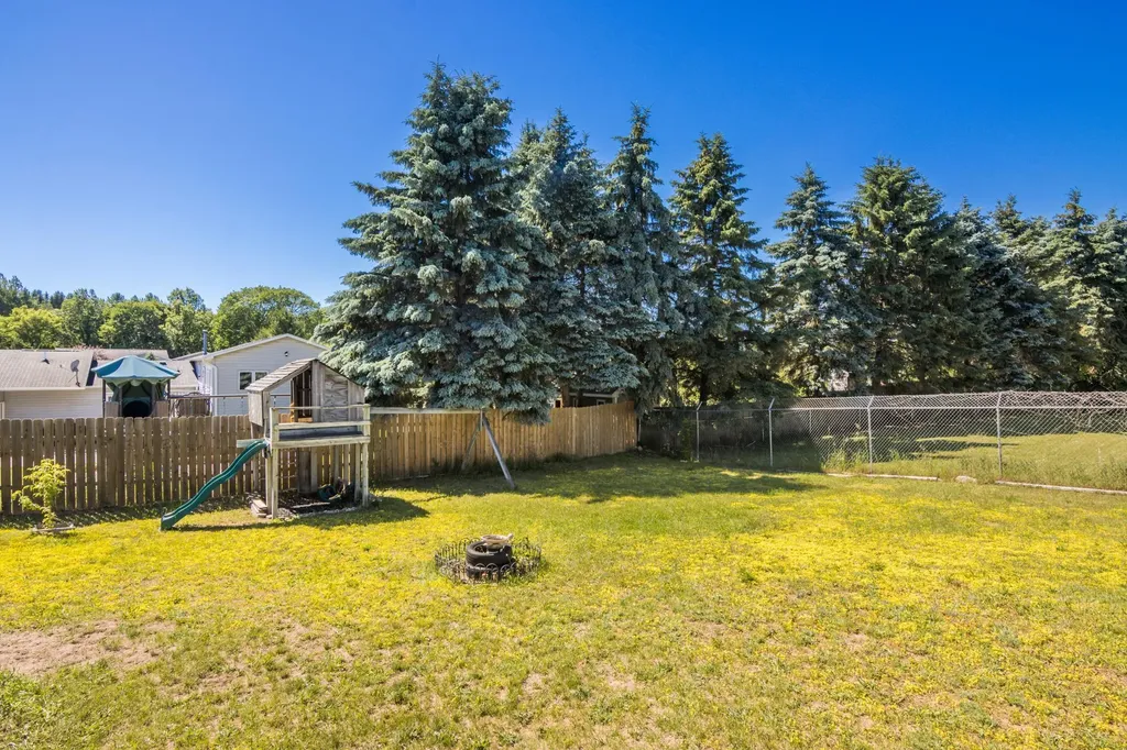 10530 S Walnut Drive Elmwood Charter Township MI 49684